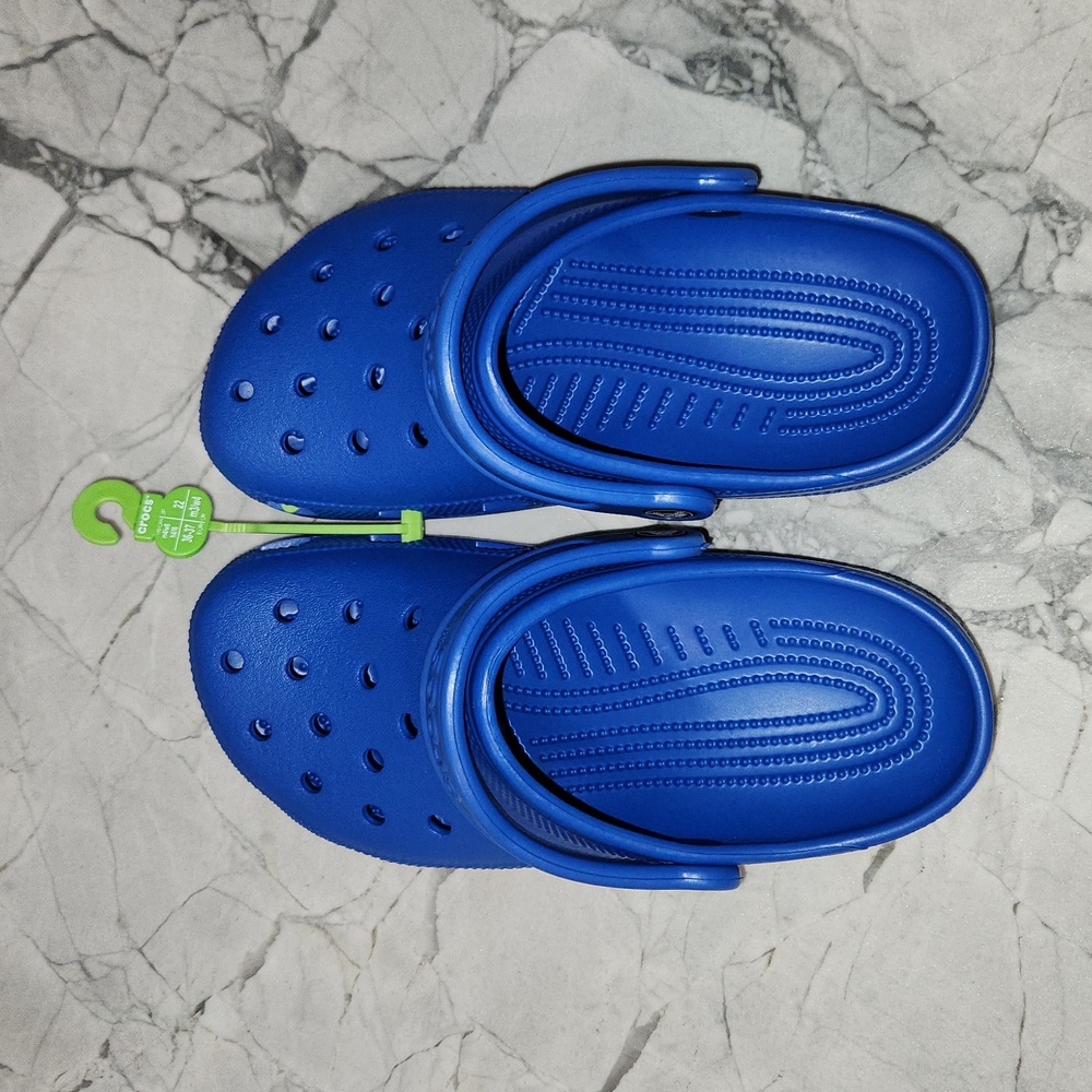 NEW Blue Crocs M4 W6